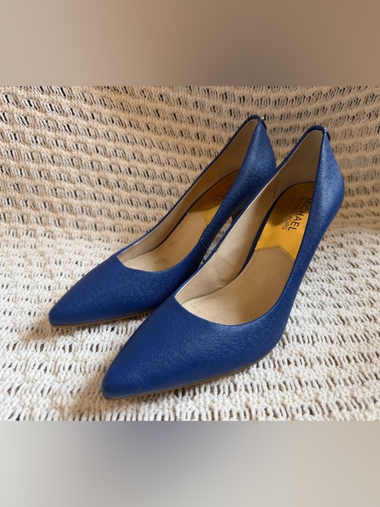 Michael Kors Shoes - MICHAEL KORS Flex Mid Electric Blue Leather Pointed Toe  2.5” Heel Pumps Size 8M